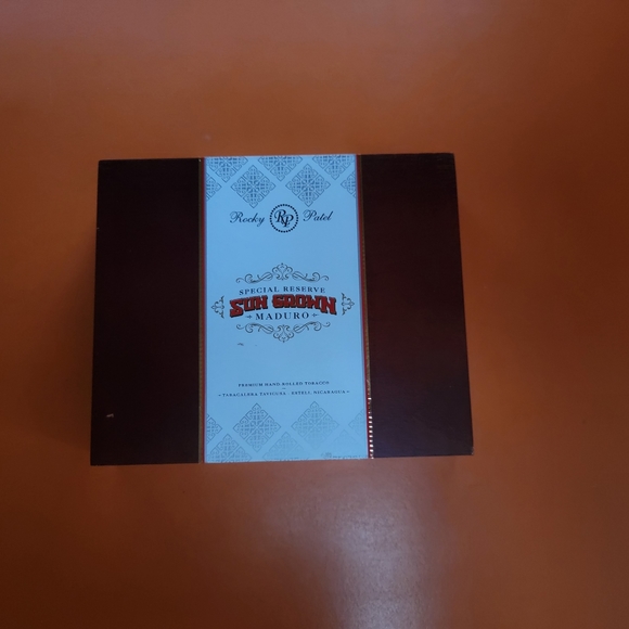 Empty Cigar Box - Picture 3 of 14